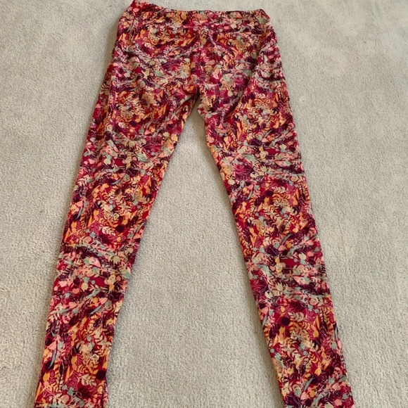 Like NEW LuLaRoe minor flora/leaves leggings, OS - Picture 9 of 14
